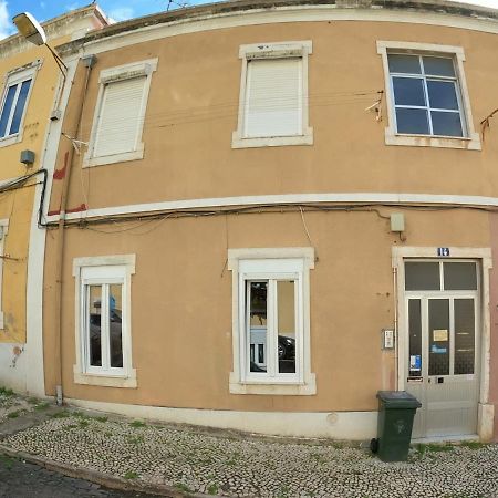 Lisbon T2 Apartment In Typical Villa In Sapadores Lissabon Buitenkant foto
