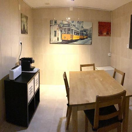 Lisbon T2 Apartment In Typical Villa In Sapadores Lissabon Buitenkant foto