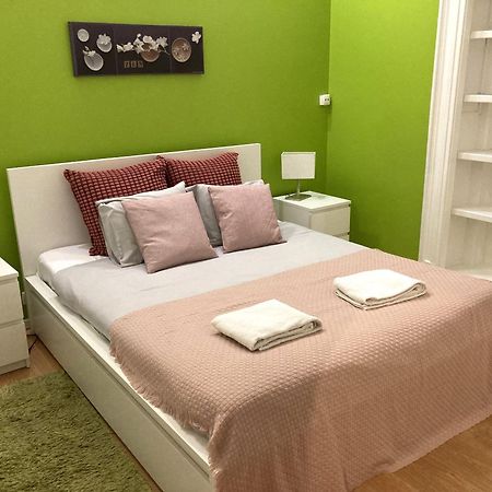 Lisbon T2 Apartment In Typical Villa In Sapadores Lissabon Buitenkant foto