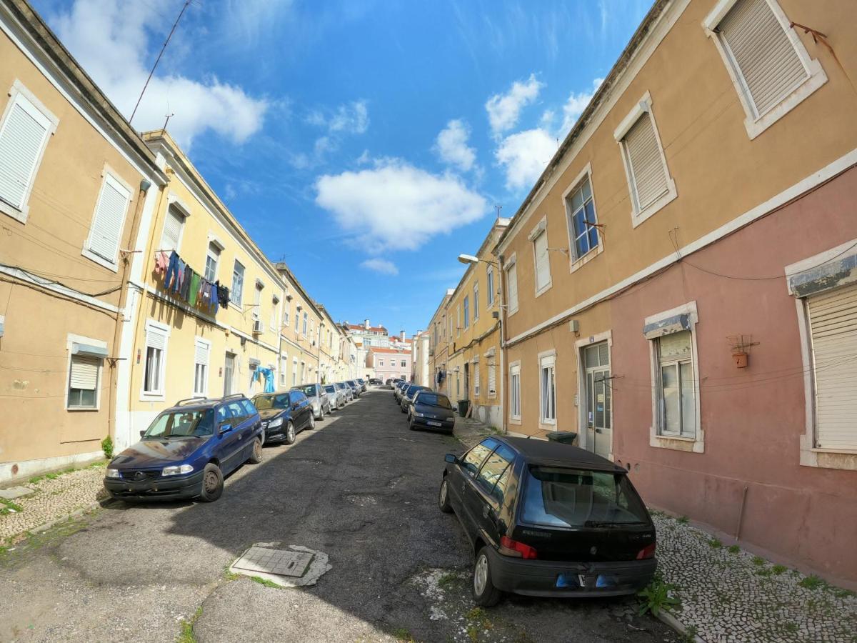 Lisbon T2 Apartment In Typical Villa In Sapadores Lissabon Buitenkant foto