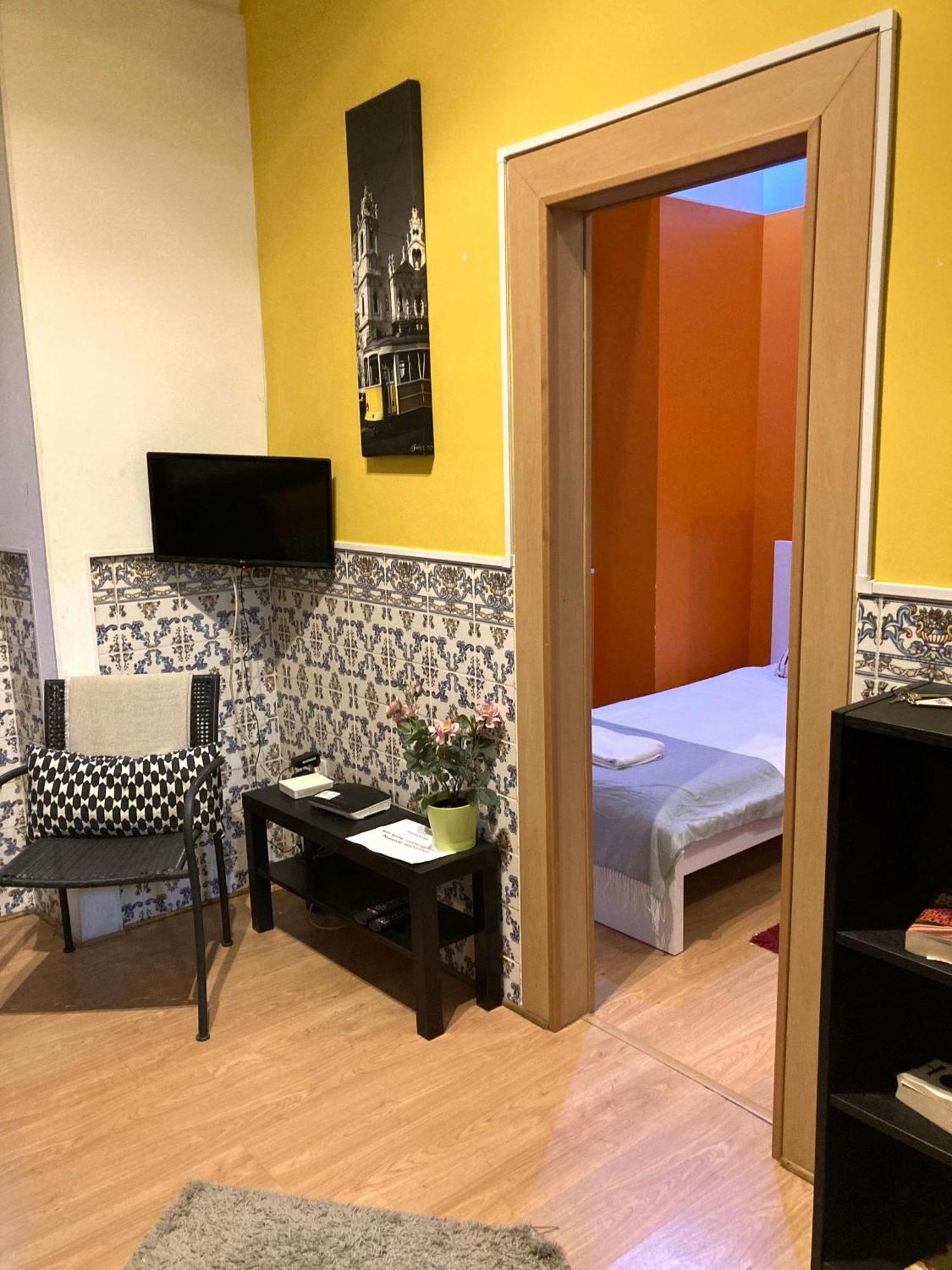 Lisbon T2 Apartment In Typical Villa In Sapadores Lissabon Buitenkant foto